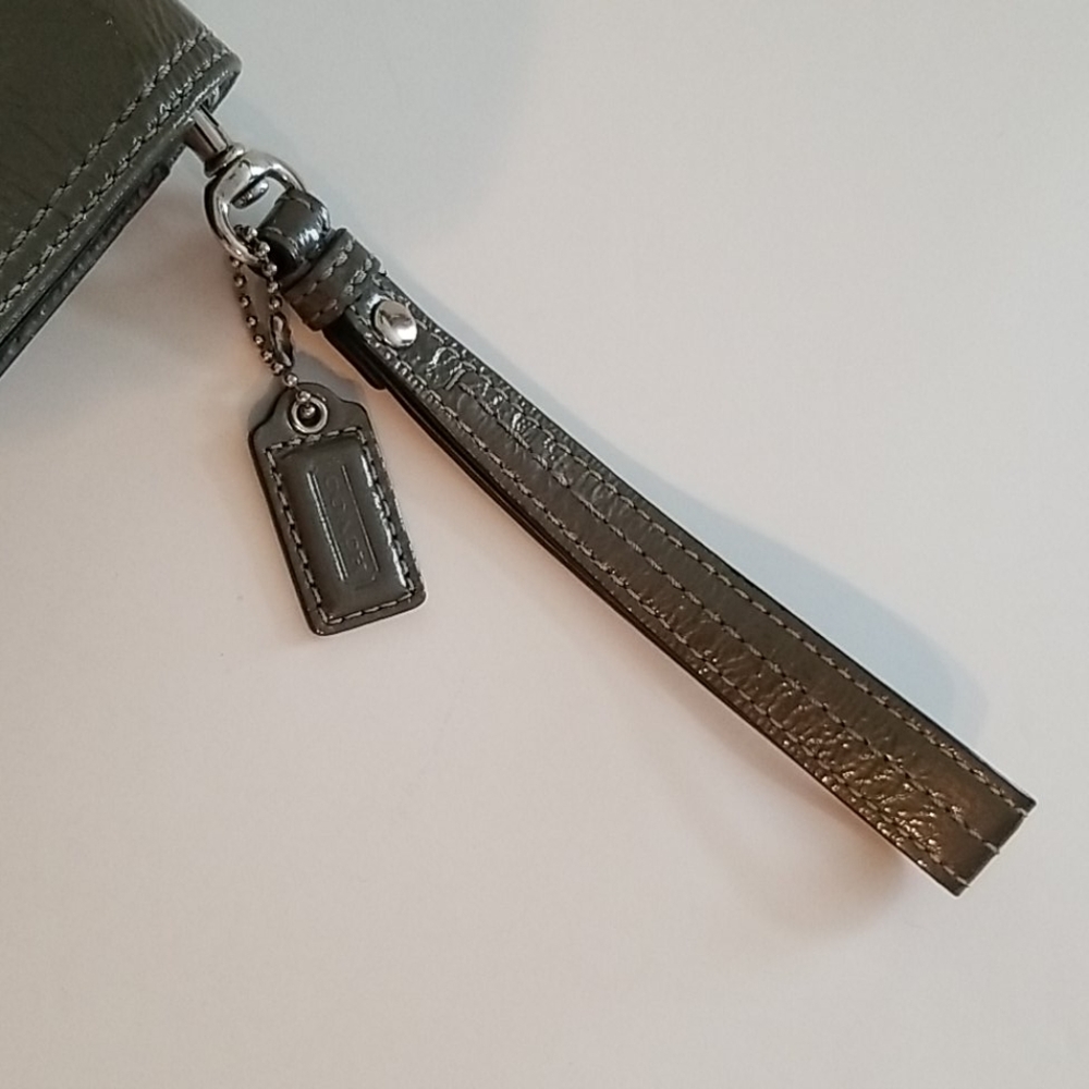 Coach Soho Gray Patent Wristlet Bag - Picture 2 of 16